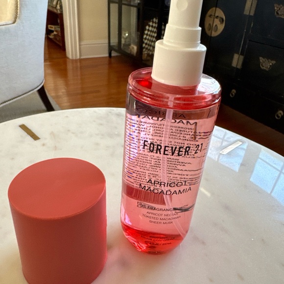 Forever 21 Apricot Macadamia body Mist 8 fl oz - Picture 2 of 6